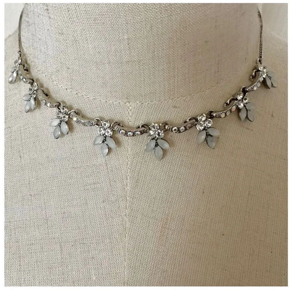 Rhinestone multi leaf choker necklace